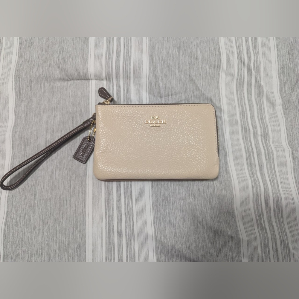 Coach Ivory/Light Saddle Double Zipper Wristlet